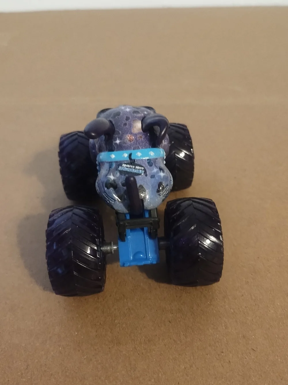 Spin Master Monster Jam Gears Galaxies Monster Mutt Dalmatian Purple 1:64